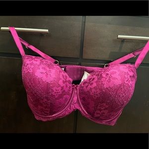 38 DDD lightly used Victoria Secrets bra.